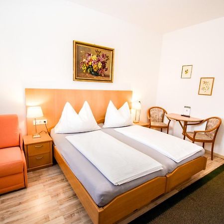 Gartenhotel Garni Pension B&B Innsbruck Ngoại thất bức ảnh