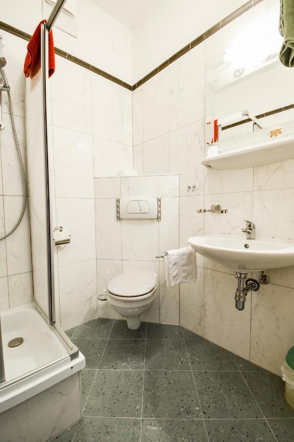 Gartenhotel Garni Pension B&B Innsbruck Ngoại thất bức ảnh