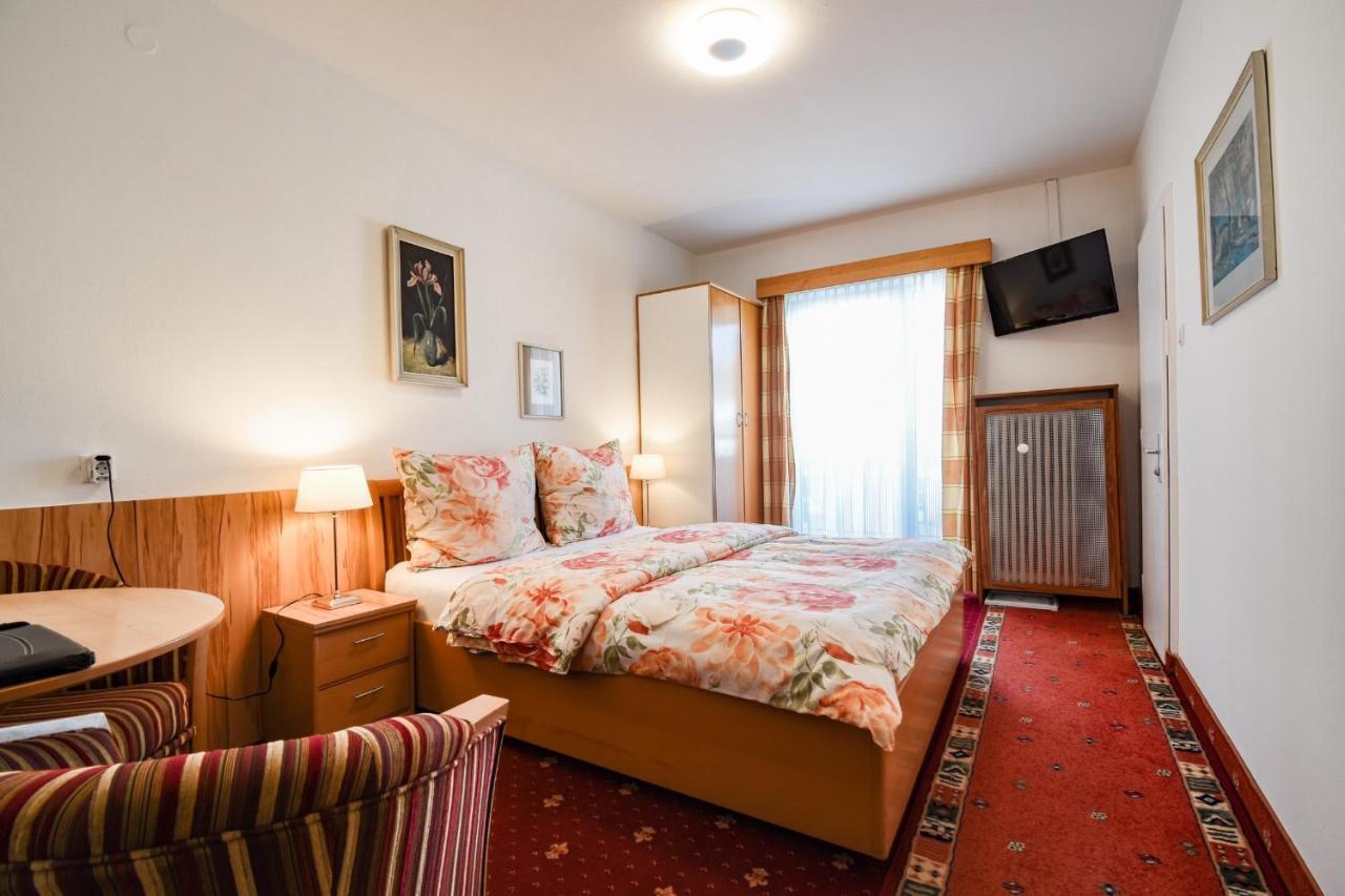 Gartenhotel Garni Pension B&B Innsbruck Ngoại thất bức ảnh