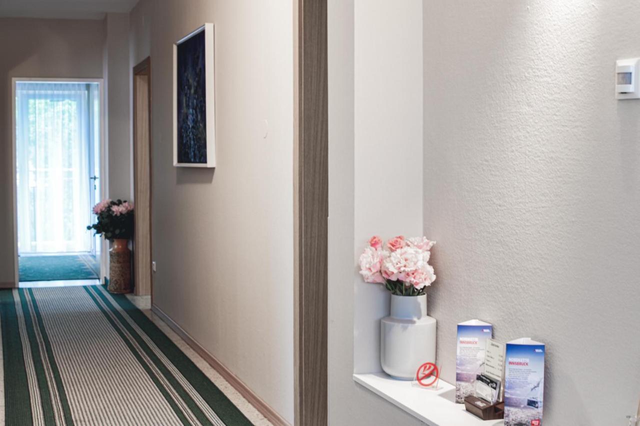 Gartenhotel Garni Pension B&B Innsbruck Ngoại thất bức ảnh