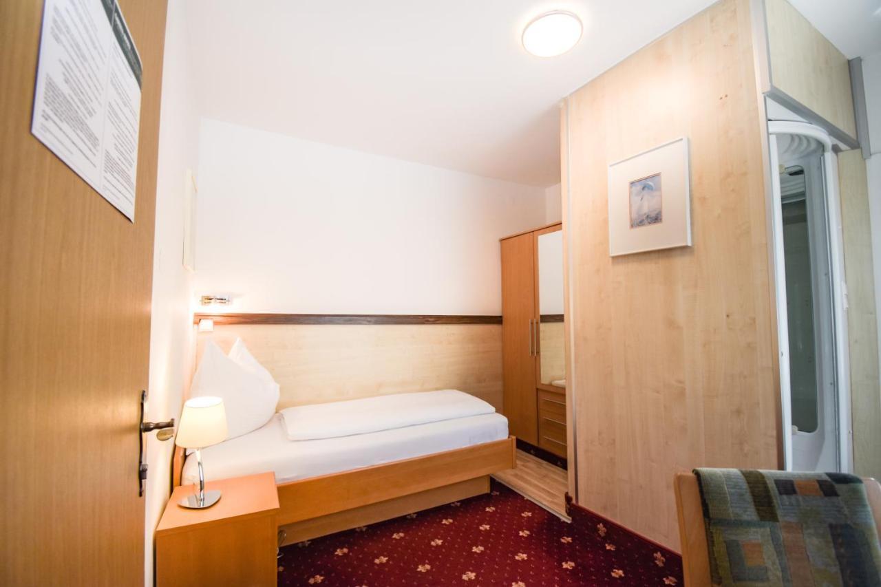 Gartenhotel Garni Pension B&B Innsbruck Ngoại thất bức ảnh